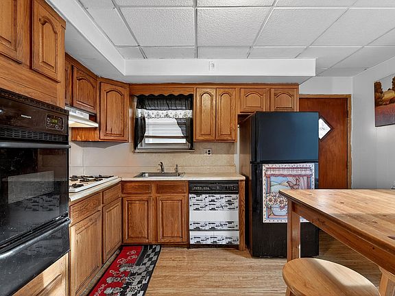 5th image of 70 W 51st St