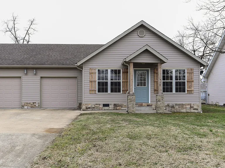 Mountain Grove Duplexes - 526NW — Photo 1