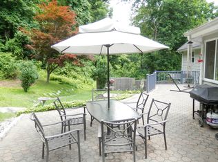 40 Hollowbrook Rd, Lake Peekskill, NY 10537