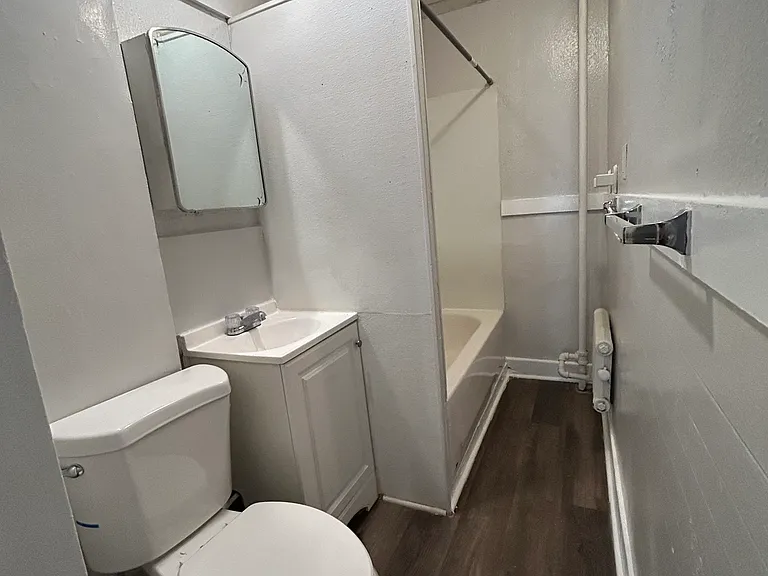 211 Walnut St #2R — Photo 11