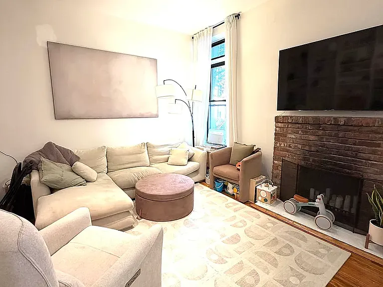 85 6th Ave #C — Photo 2