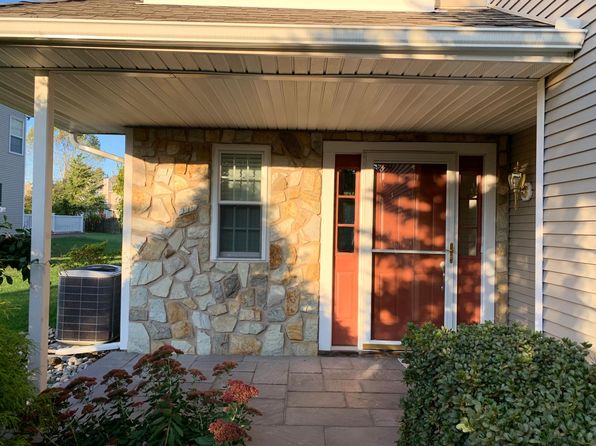 15 Ebony Ct, Newtown, PA 18940