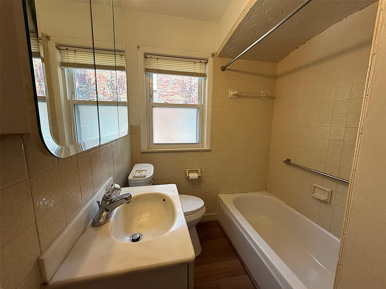 1746 N Denwood St — Photo 7