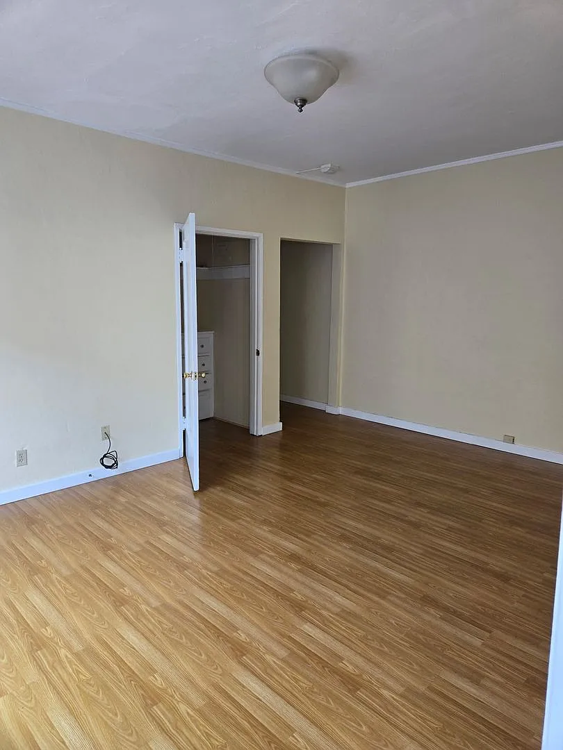 2422 8th Avenue — Photo 3
