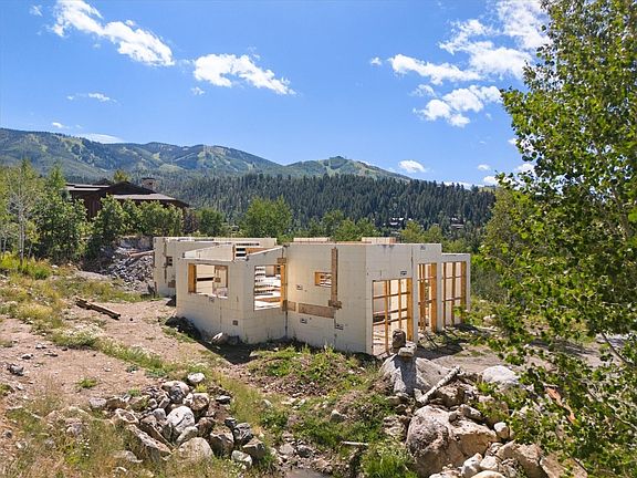 3rd image of 569 Steamboat Boulevard