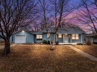 304 Fowler St, Maple Hill, KS 66507
