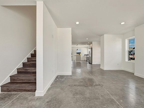 5th image of 1402 Windsor Dr #G