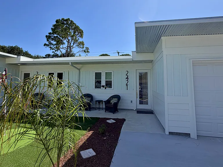 2421 India Palm Dr — Photo 2