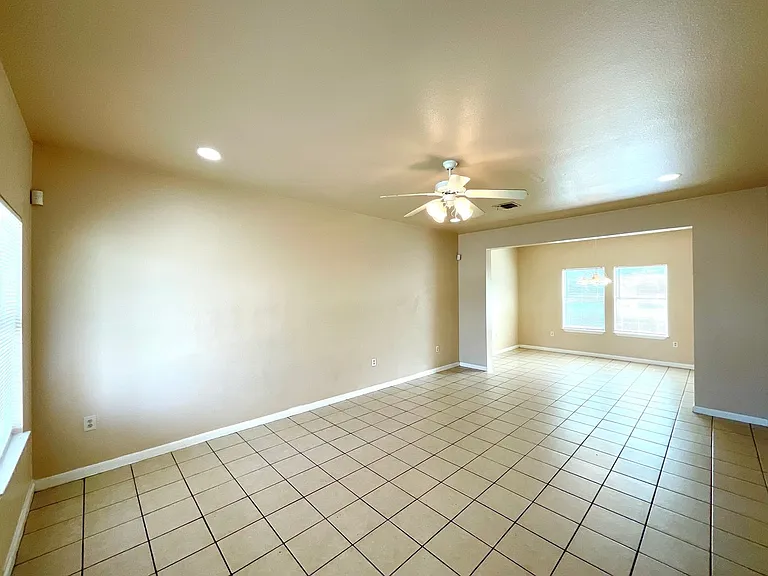 6911 Hallie Rdg — Photo 7