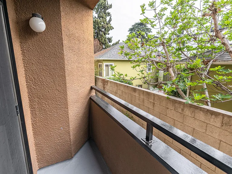 6310 Sylmar Ave — Photo 18