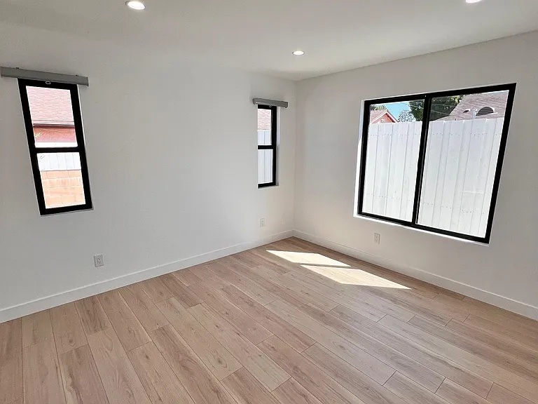 15531 Superior St — Photo 48