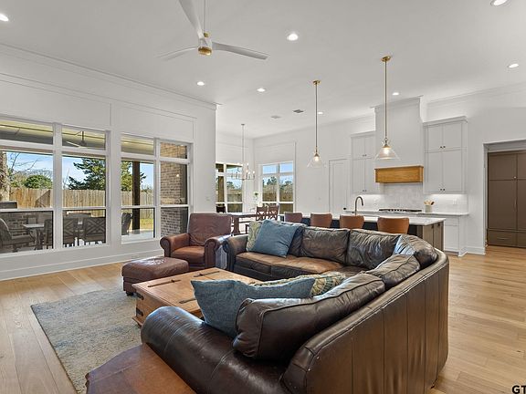 3rd image of 4428 Keechi Creek Rd