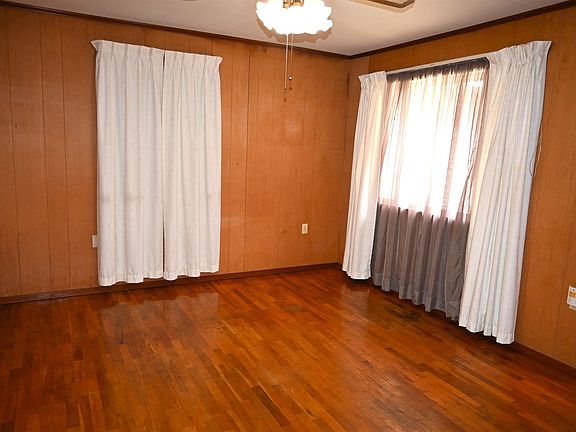 5th image of 222 E Mockingbird Ln
