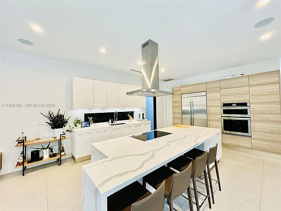 5th image of 2550 Overbrook St