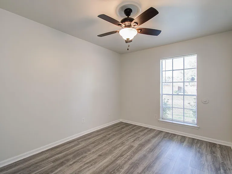 15611 La Casa Ln — Photo 35