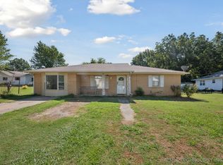 410 SW 3rd St, Checotah, OK 74426