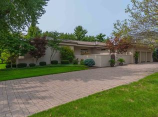 50 Country Club Pl, Bloomington, IL 61701