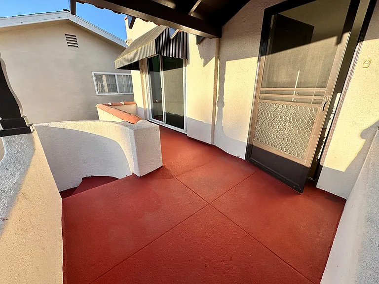242 1/2 Coronado Ave — Photo 2