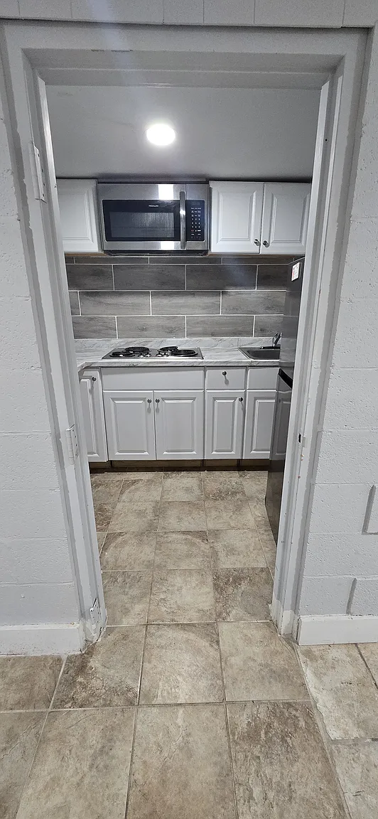 923-925 Taylor Ave photo 1