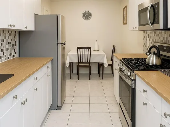 2461 E 29th St APT 4K, Brooklyn, NY 11235