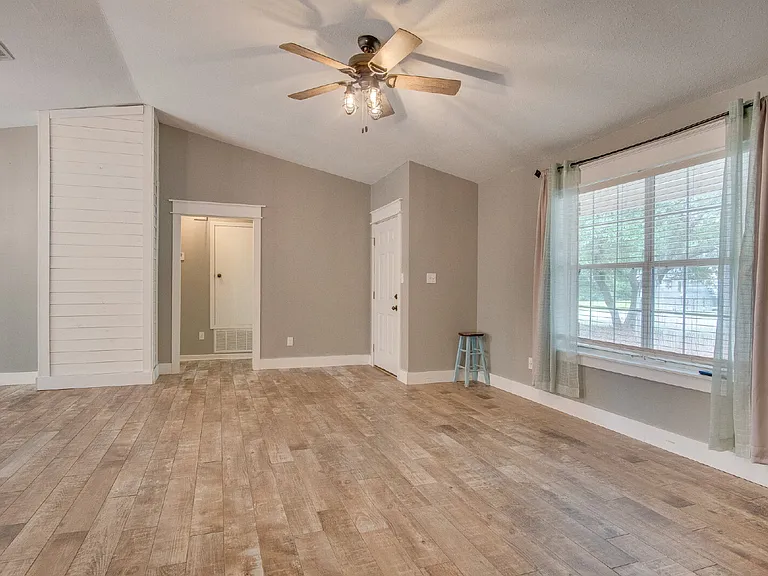 8262 Pamplona St — Photo 15