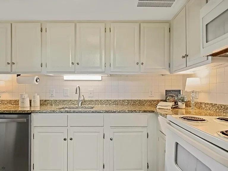 2117 Bucktrout Pl — Photo 9