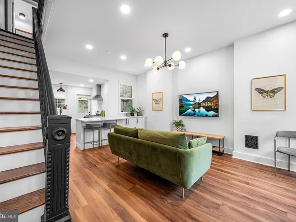 1042 N Leithgow St, Philadelphia, PA 19123