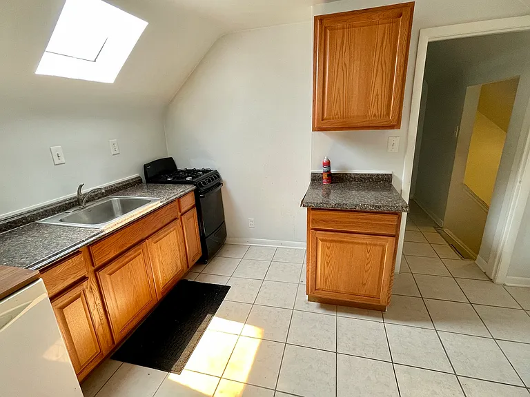 1647 Hillcrest Rd — Photo 6