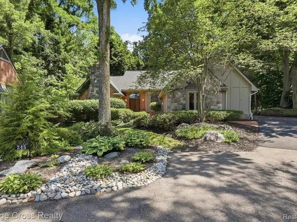 249 Norcliff Dr, Bloomfield Hills, MI 48302