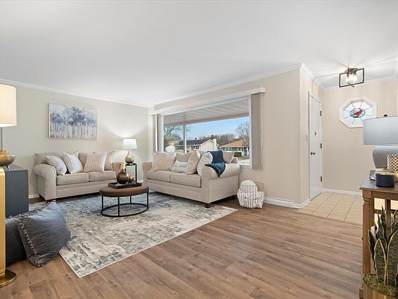 5th image of 1915 Sprucewood Ln