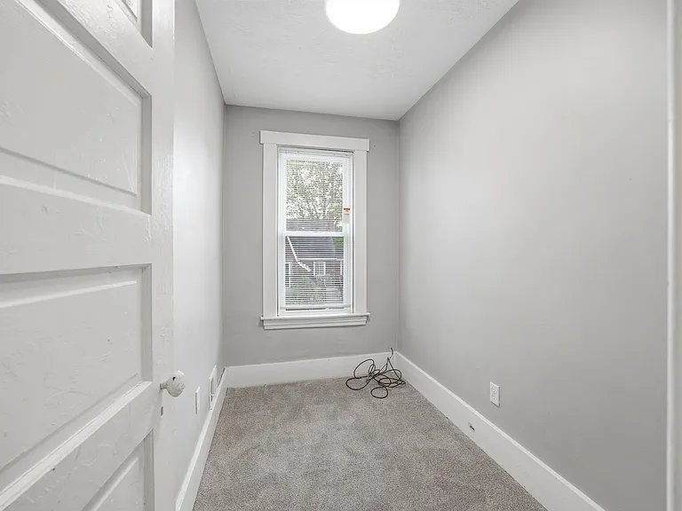 827 Hinnerman St — Photo 8