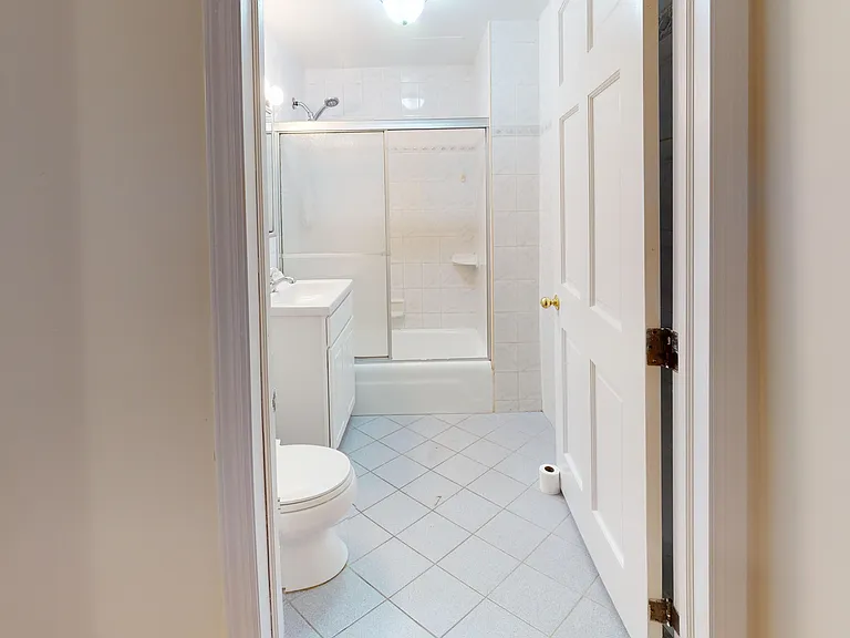 246 E 44th St #3 — Photo 18