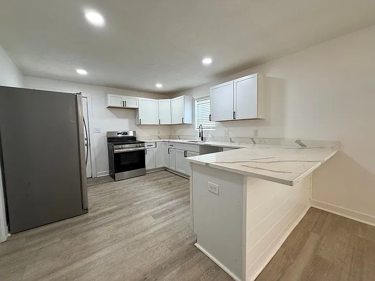 523 N Alton Ave — Photo 5