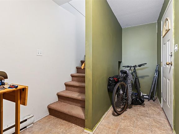 3rd image of 793 Robron Rd