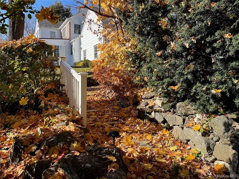 12 Ervilla Dr — Photo 31