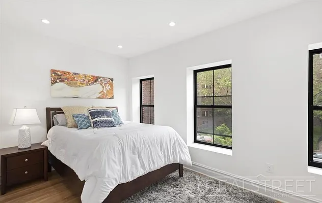 Rented by Real Street Inc | media 8