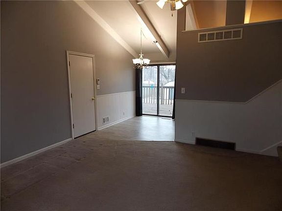 3rd image of 411 Monterey Ave
