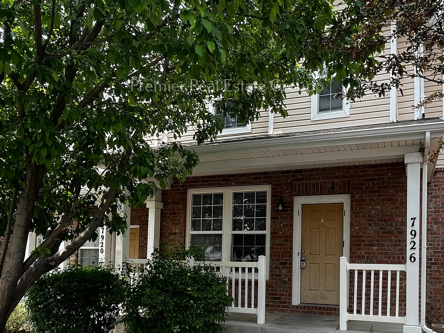 2 bed, 1.5 bath, 1186 sqft, $1,650 — Photo 2
