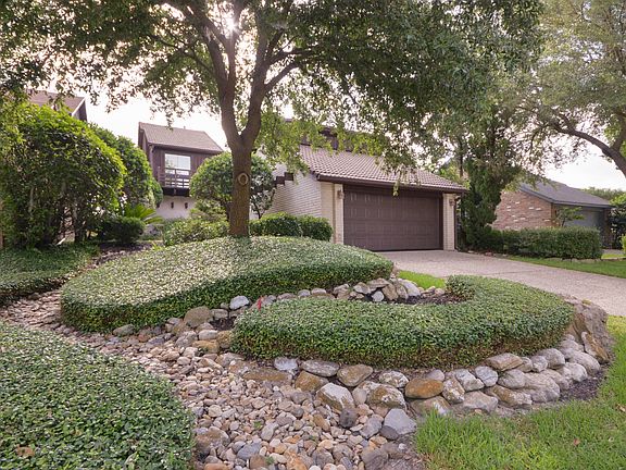 Lush LANDSCAPING