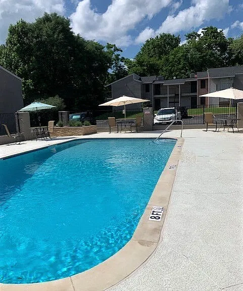 Oak Manor Apartments — Photo 32