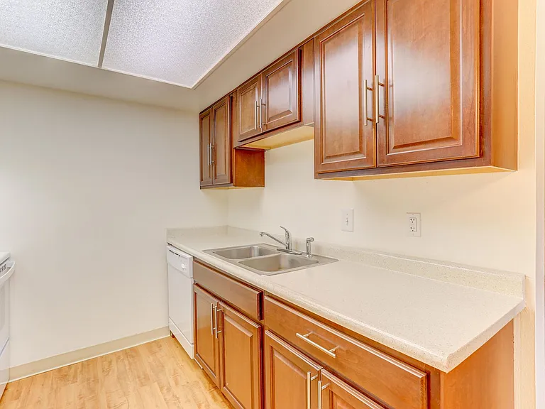 Heritage Apartments — Photo 21