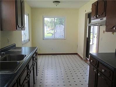 3rd image of 317 Louise Ave