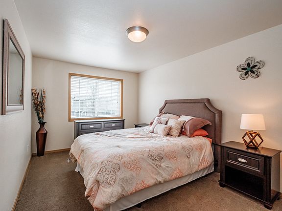 Evergreen Townhouses | Bedroom