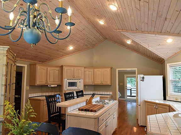 Kitchen w cathedral ceilings