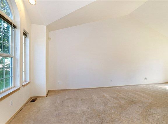 4th image of 24011 32nd Avenue Ct E