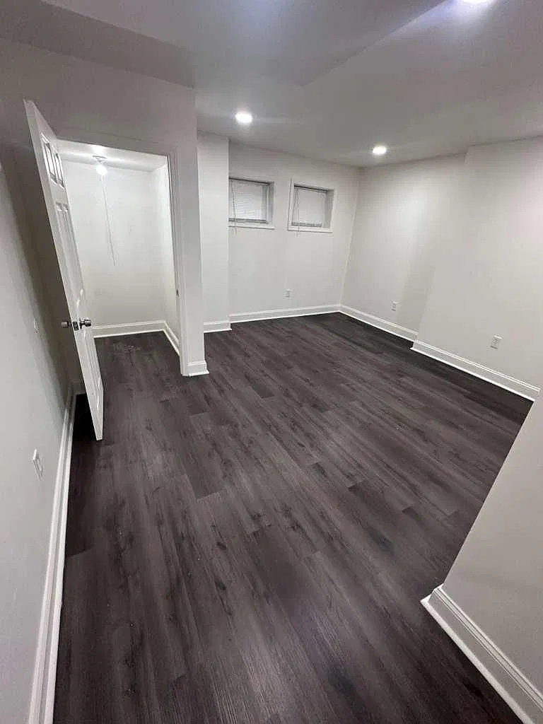 5 bed, 2400 sqft, $2,600 — Photo 3