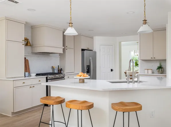 525 Golden Creek Dr, Round Rock, TX 78664