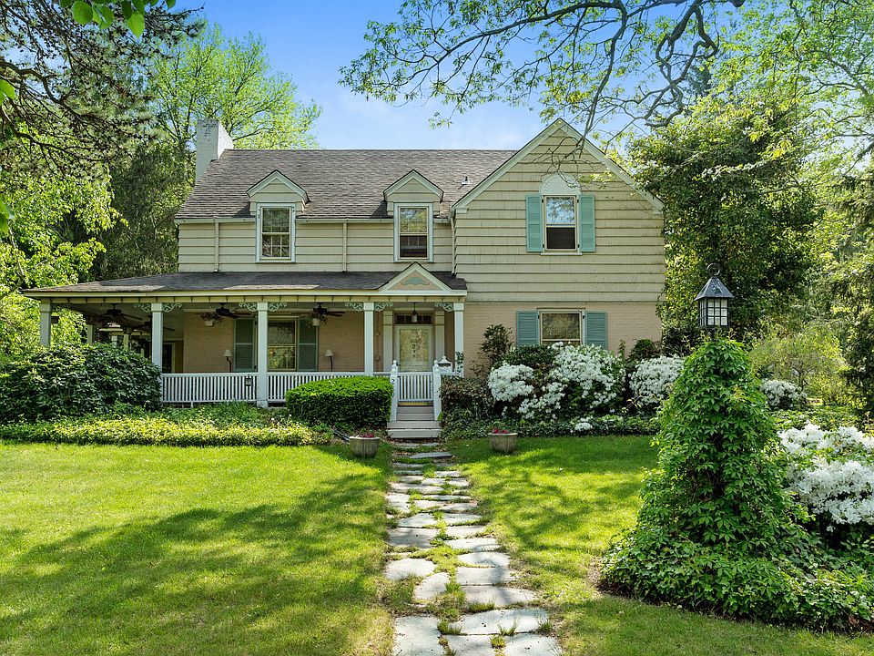 Beautiful 1920's Colonial