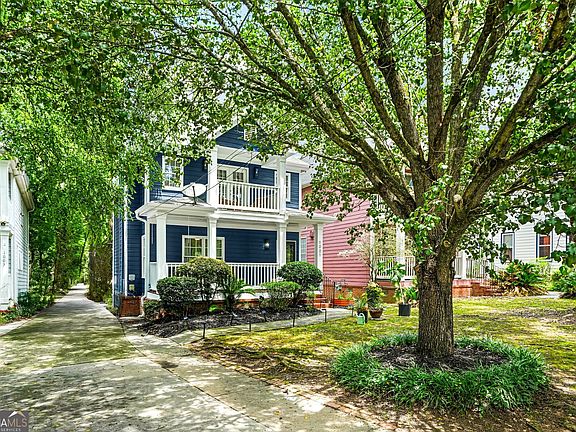 3rd image of 1001 Lena St NW