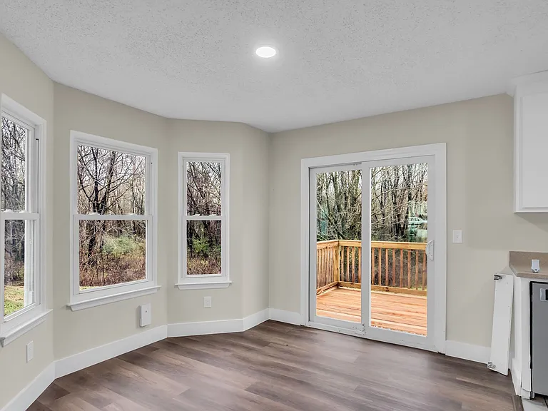 213 Rebecca Pines Dr — Photo 3
